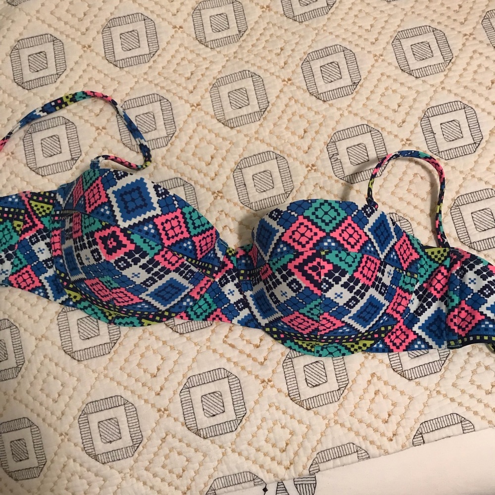 Geometric bikini top